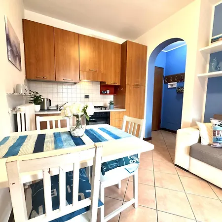 Azzurra Charming • Walk To